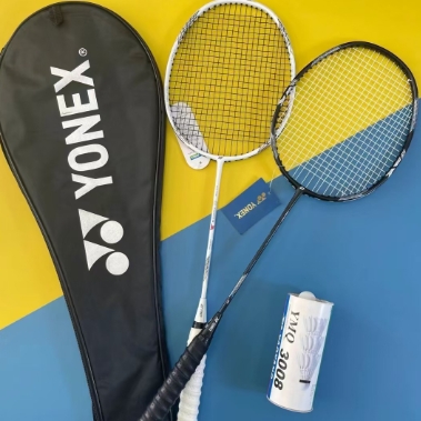 急出!原价一千多的尤尼克斯进攻型羽毛球拍