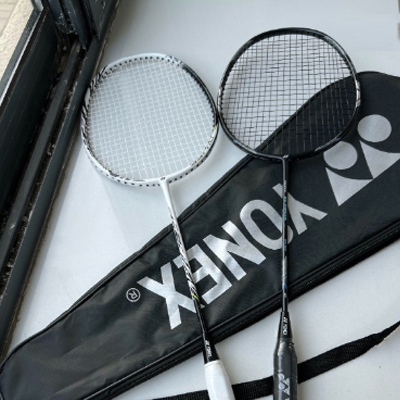 闲置转让全新尤尼克斯超轻羽毛球拍