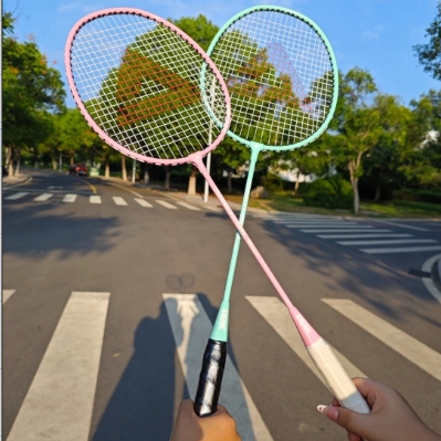 出男朋友送的匹克羽毛球拍